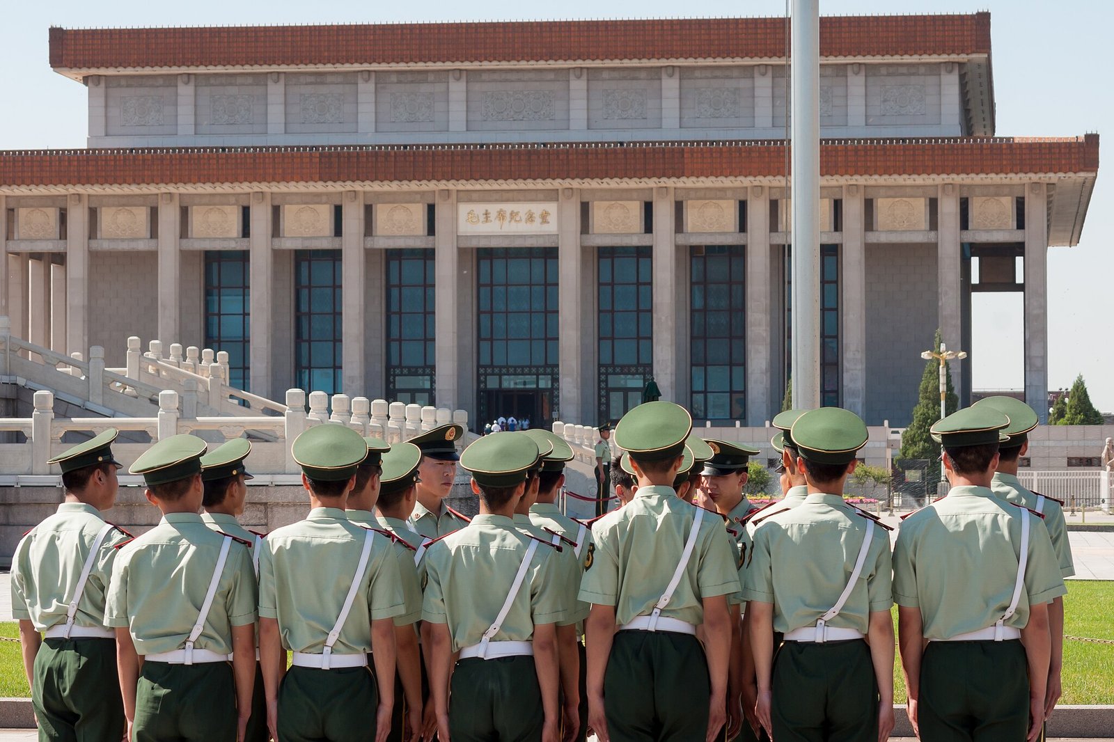 Cidade Proibida e pirâmide de vidro em Pequim